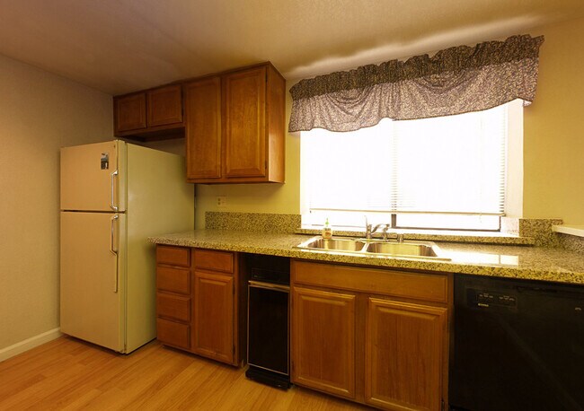 Countertop - 16120 Loretta Ln