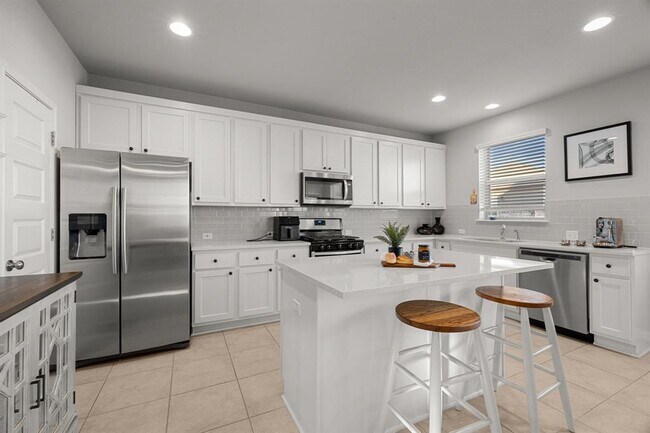Building Photo - 1825 Harvest Knoll Ln