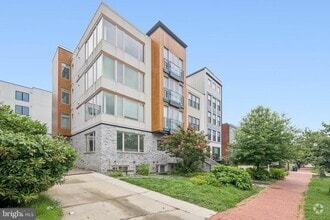 Building Photo - 915 12th St NE