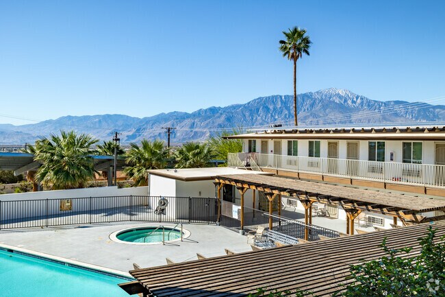 Apartamentos con vistas a la montaña - Waldorf Manor - Senior Community - 55+