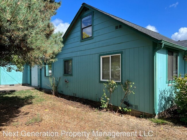Building Photo - 3 br, 1 bath House - 1106 'N' St.