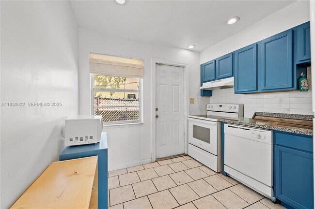 Foto del edificio - 1127 NE 5th Ave