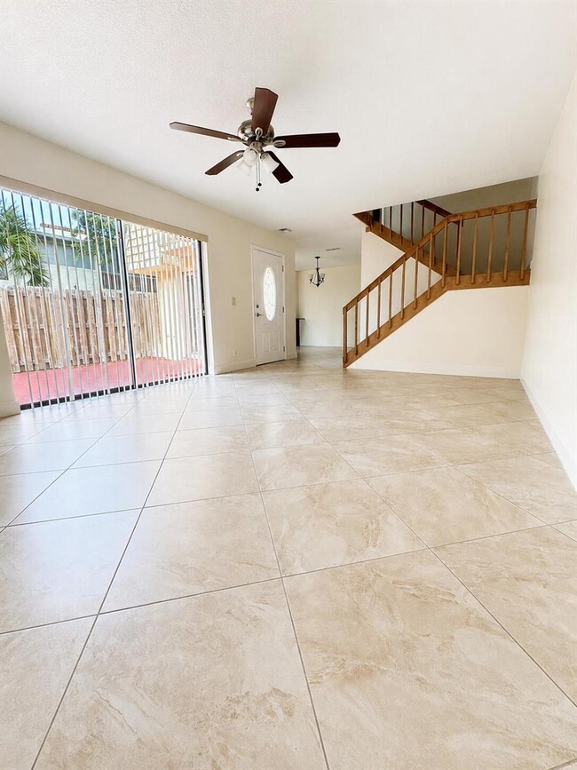 Building Photo - 168 Lake Arbor Dr
