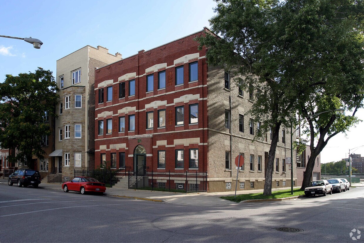Building Photo - 2841--2843 S Wells St