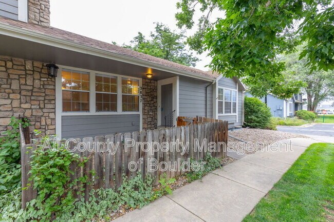 Foto del edificio - 3837 Paseo del Prado St