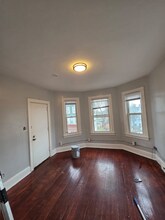 Building Photo - 54 Crown St