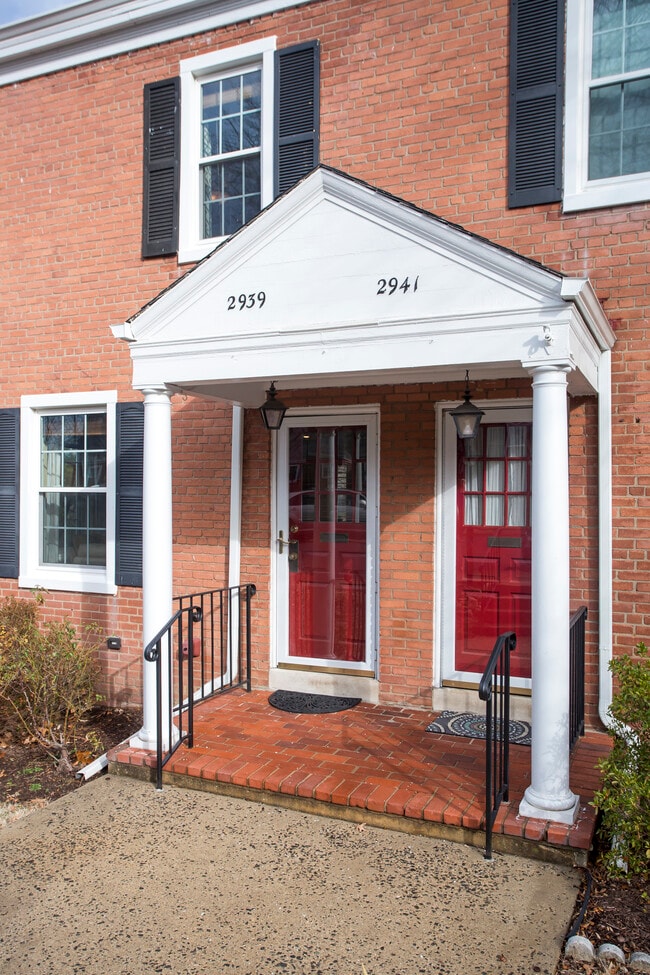 2939 S Dinwiddie St, Arlington, VA 22206 Townhome Rentals in
