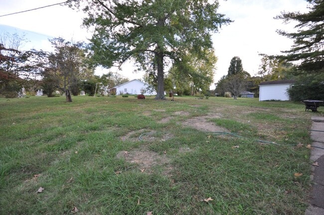 Building Photo - Fully Furnished House in Benton City Limits