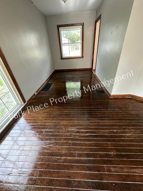 Building Photo - 201 S Emerson Ave