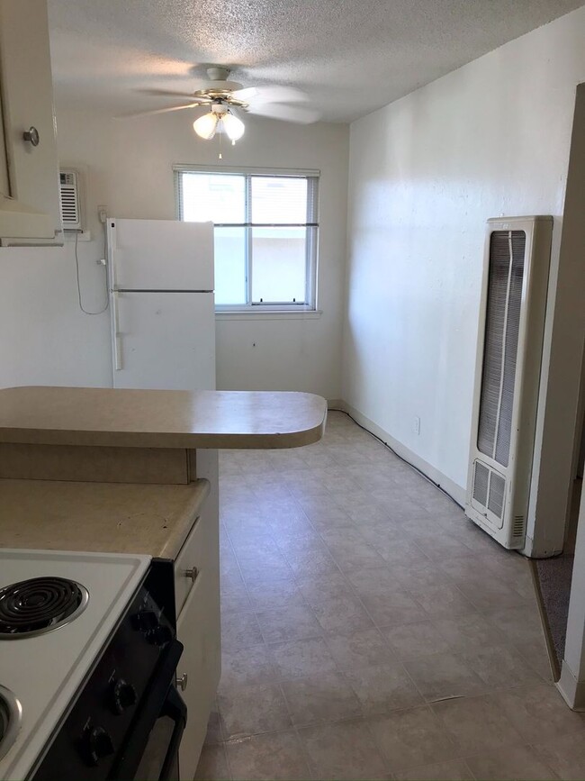 Foto del edificio - Convenient 2x1 with Parking- dog friendly!