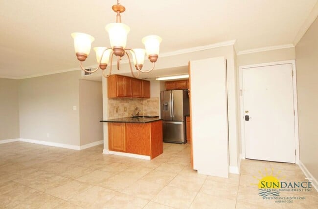 Building Photo - Gorgeous 2 Bedroom Condo At Finisterra!