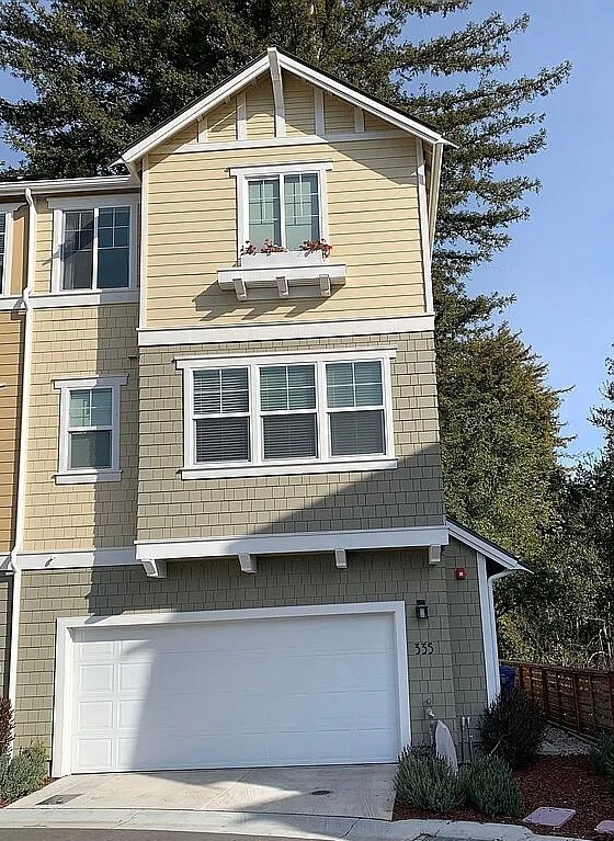 Building Photo - 335 Skyforest Way