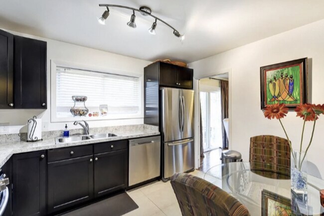 Foto del edificio - 4856 Brooks St NE