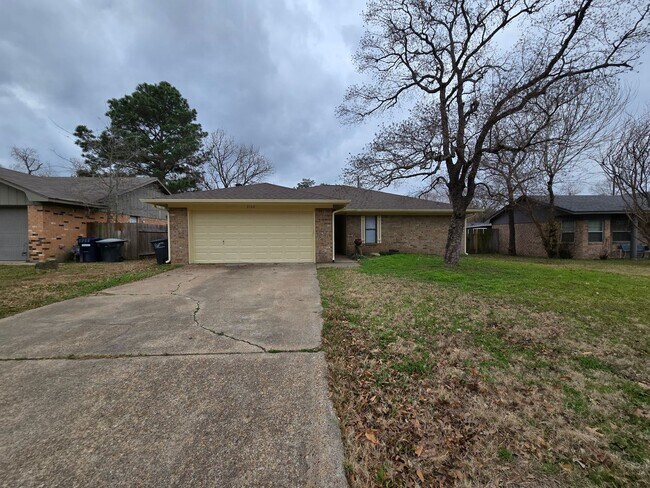 Foto del edificio - 3 bedroom 2 bathroom Southwood Valley Home
