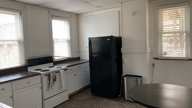 Kitchen - 621 Cherry St