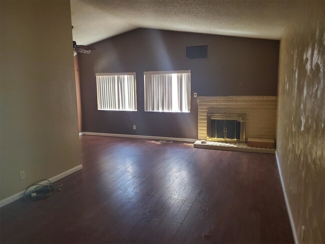 Foto del edificio - 4450 Mira Loma Dr