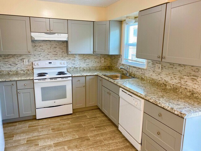 Building Photo - 1711 Winding Brook Way