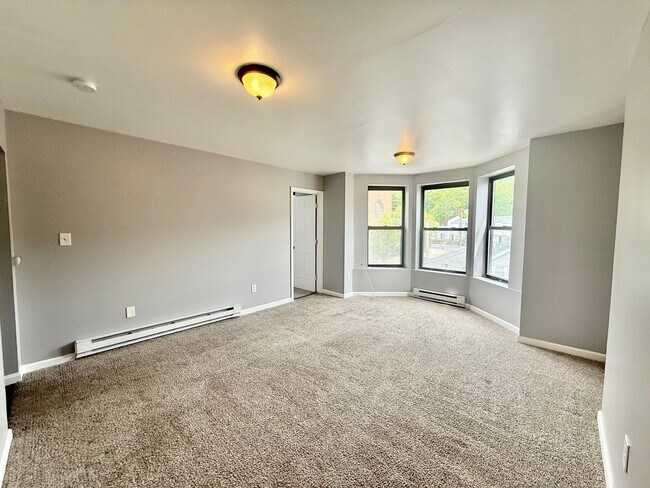 Building Photo - 429 3rd St