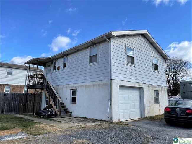 Building Photo - 606 E 20th St