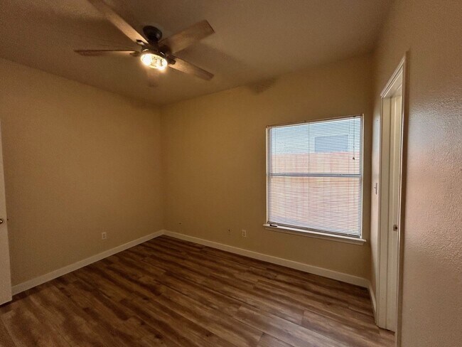 Foto del edificio - 8710 Weiser Dr