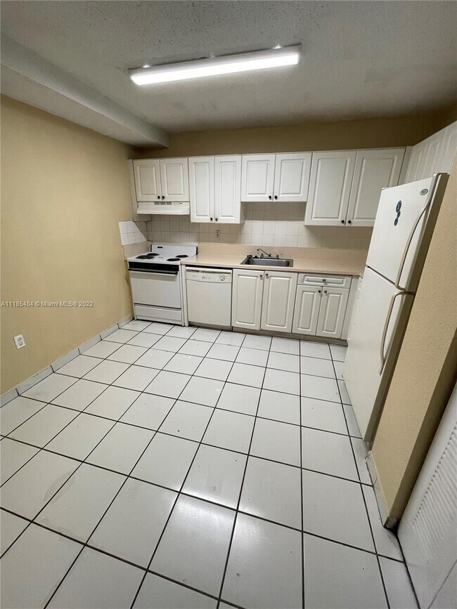 Building Photo - 5100 SW 41st St