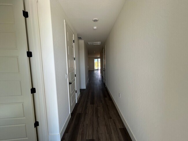 Building Photo - 676 Stephanie Dr