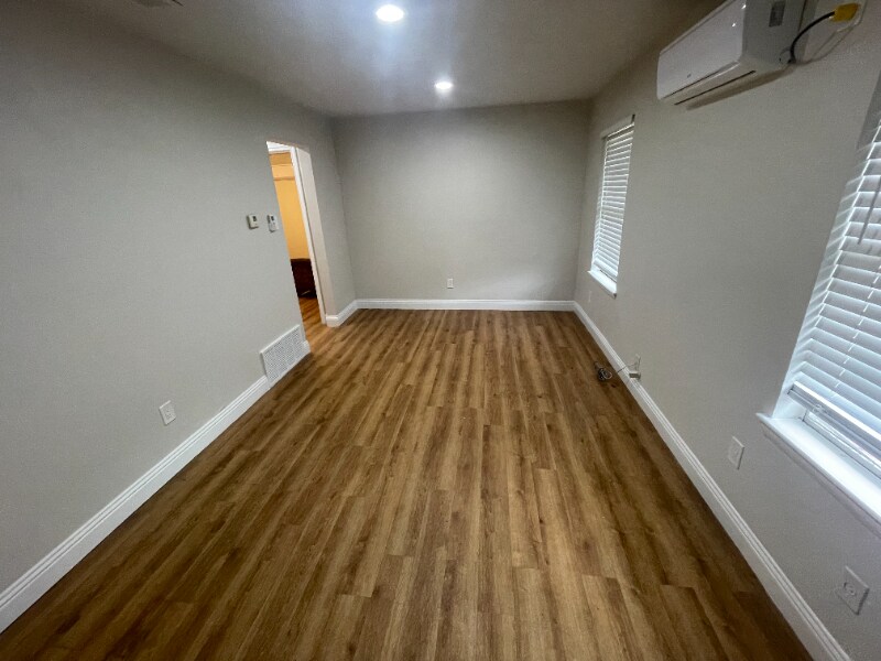 Foto principal - 207 W South St