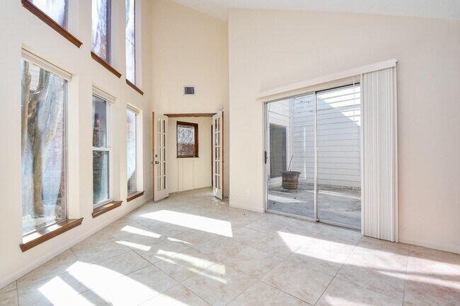 Building Photo - 15203 Carols Way Dr