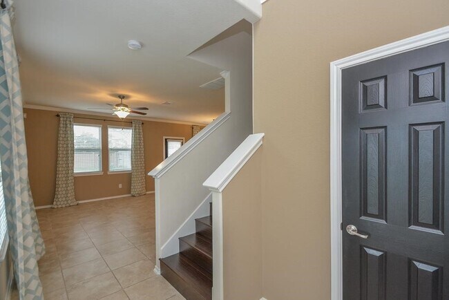 Foto del edificio - 6490 Calgary Woods Ln