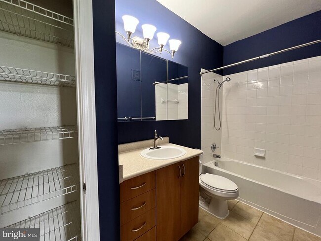 Foto del edificio - 13501 Derry Glen Ct