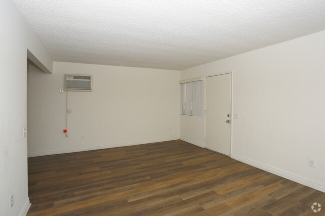 2 BR, 1 BA - University Court