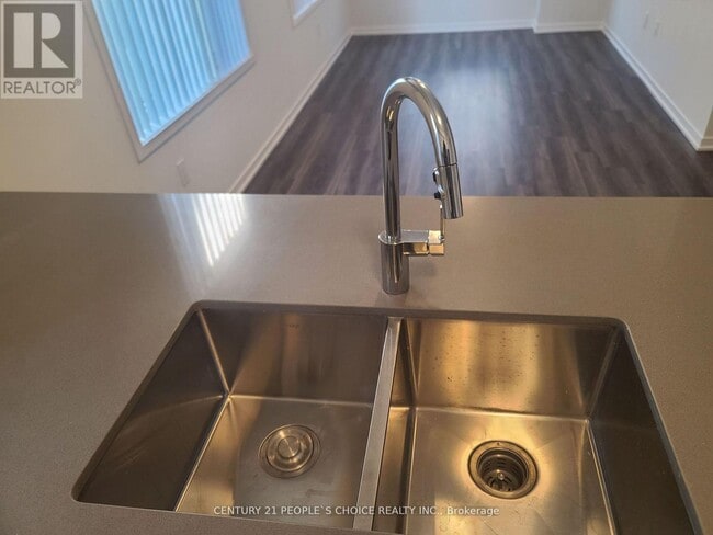 Photo du bâtiment - 151 Honeycrisp Cres