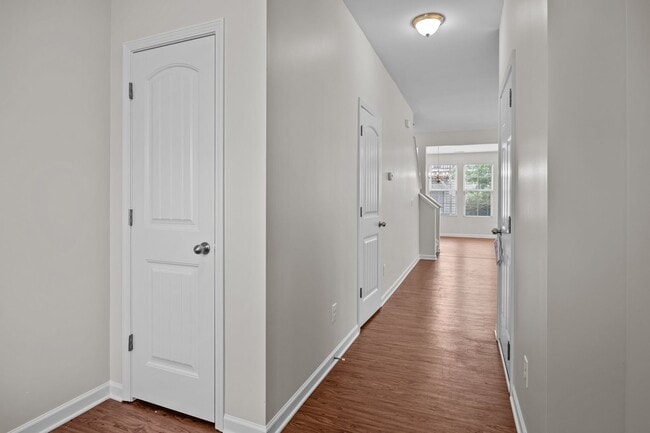 Building Photo - Fantastic 3 Bedroom End-unit Townhome with...