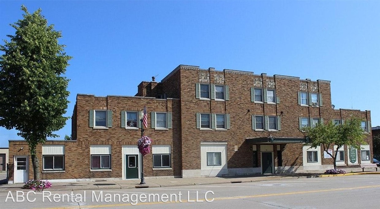 Primary Photo - 310 W Wisconsin Ave