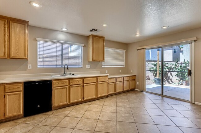 Building Photo - 8383 Golden Amber St