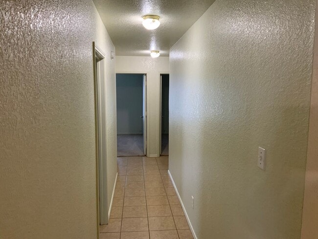 Building Photo - 2607 Alma Dr