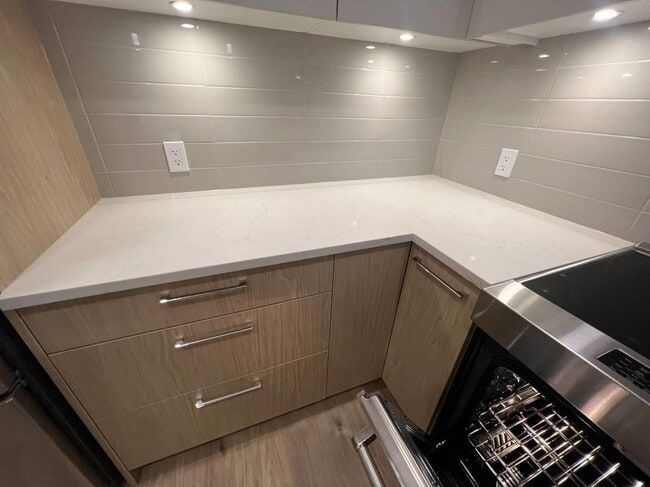 Building Photo - 3182 Gladwin Rd