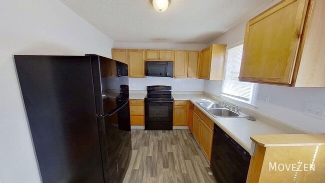 Foto del edificio - 333 Friendship Dr