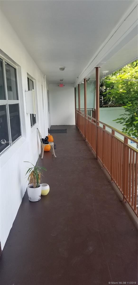 Foto del edificio - 607 NE 123rd St