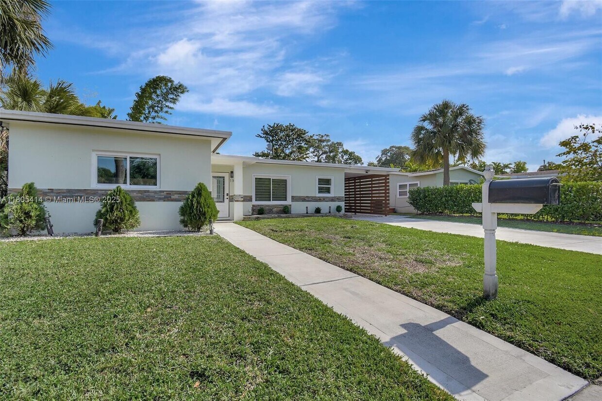Primary Photo - 1100 SW 20th St
