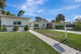 Building Photo - 1100 SW 20th St