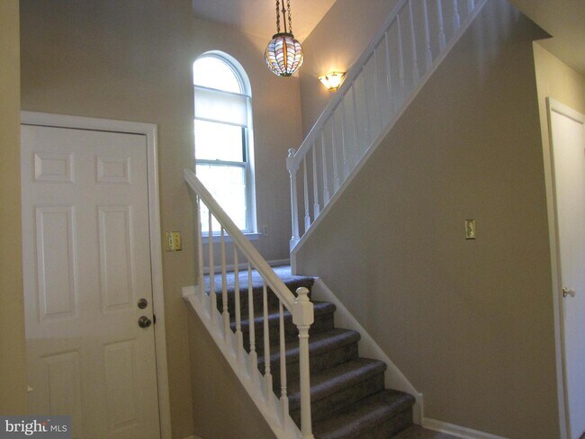 Building Photo - 303 Somerset Ct