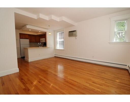 Foto del edificio - 30 Upland Rd