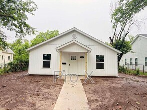 Building Photo - 719 Murphy Blvd
