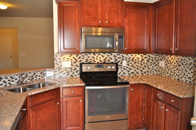 Building Photo - Modern 3 Bedroom | 2.5 Bath Townhouse in Cary