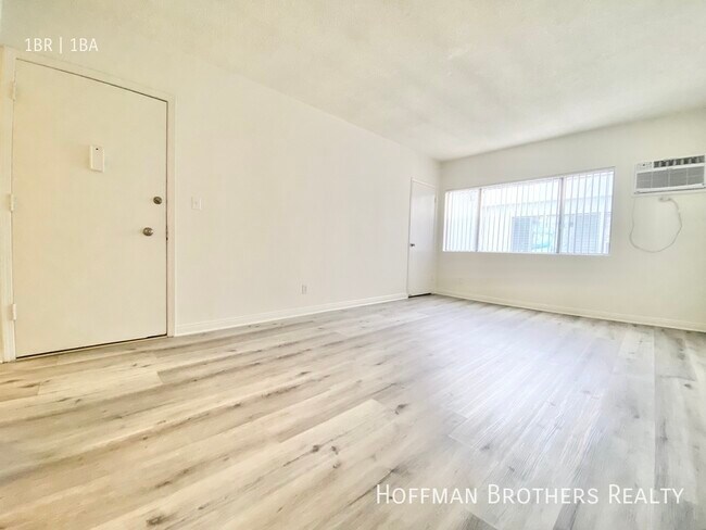 Foto del edificio - 636 N St Andrews Pl