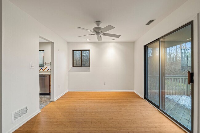 Foto del edificio - 431 Lynetree Dr