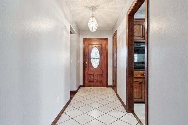 Building Photo - 805 Arlington Dr