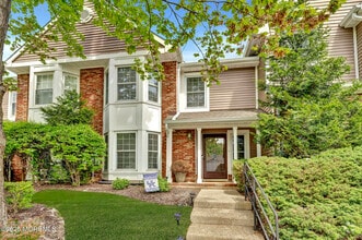 Building Photo - 43 Woodledge Ct