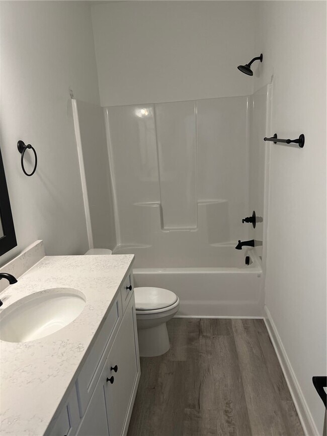 Foto del edificio - 300 Willow Ct